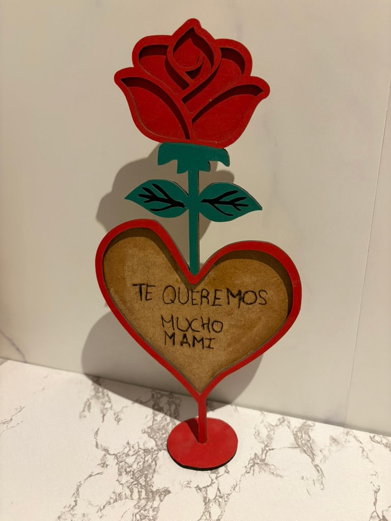 Rosa madera con foto pintada a mano